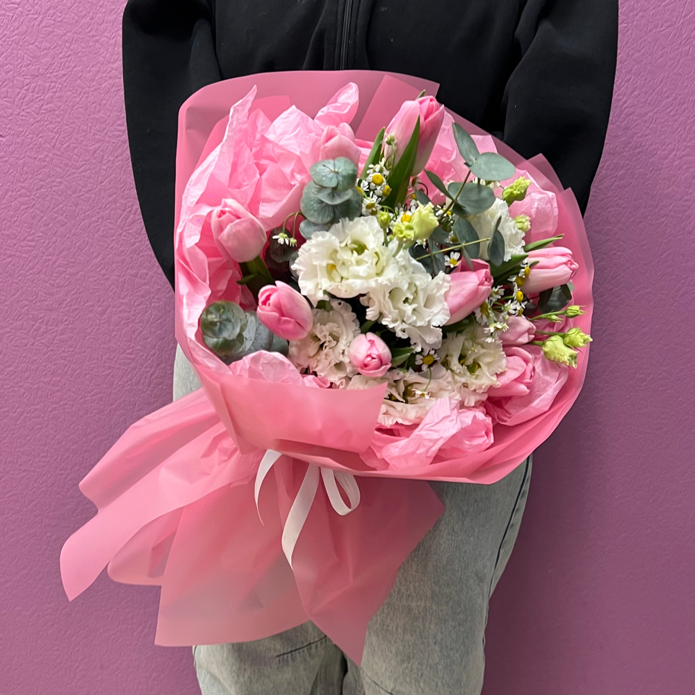 Весенний букет с тюльпанами в розовых оттенках