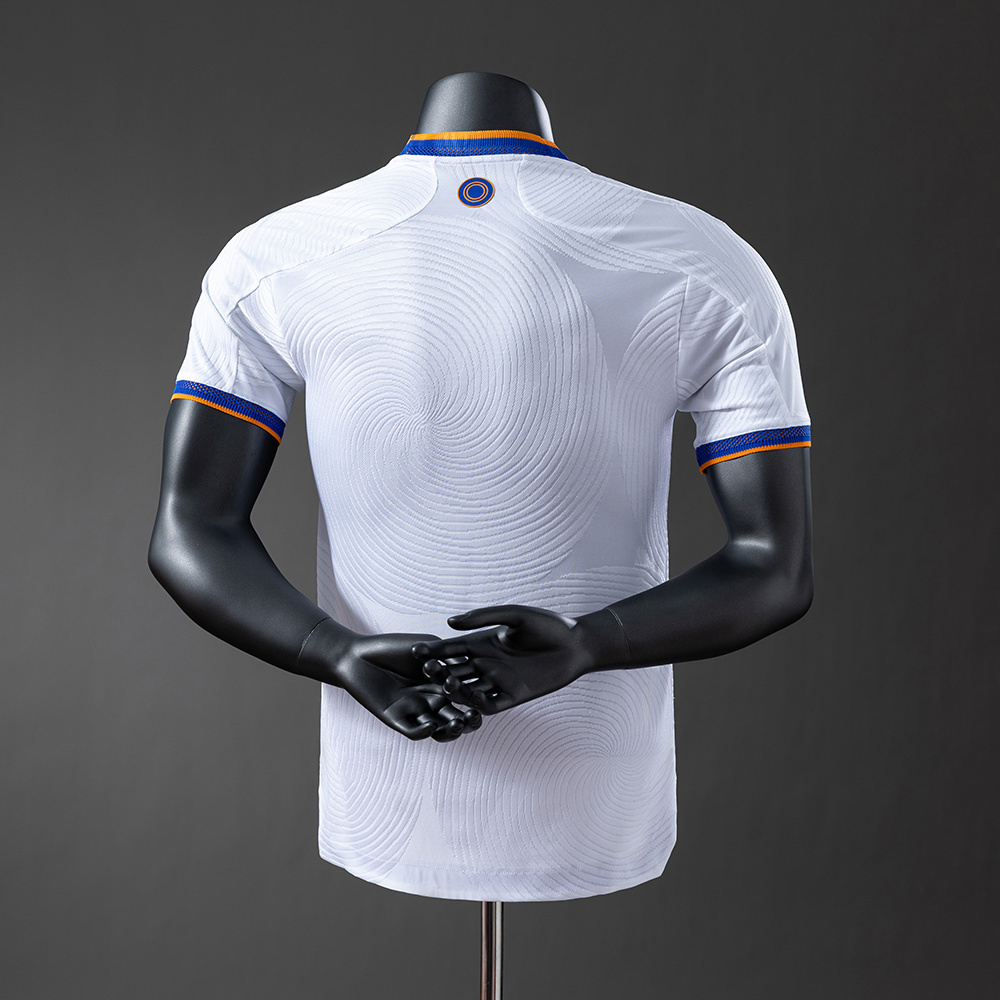 Заказать в Москве домашнюю ретро-форму «Реал Мадрид» 21/22