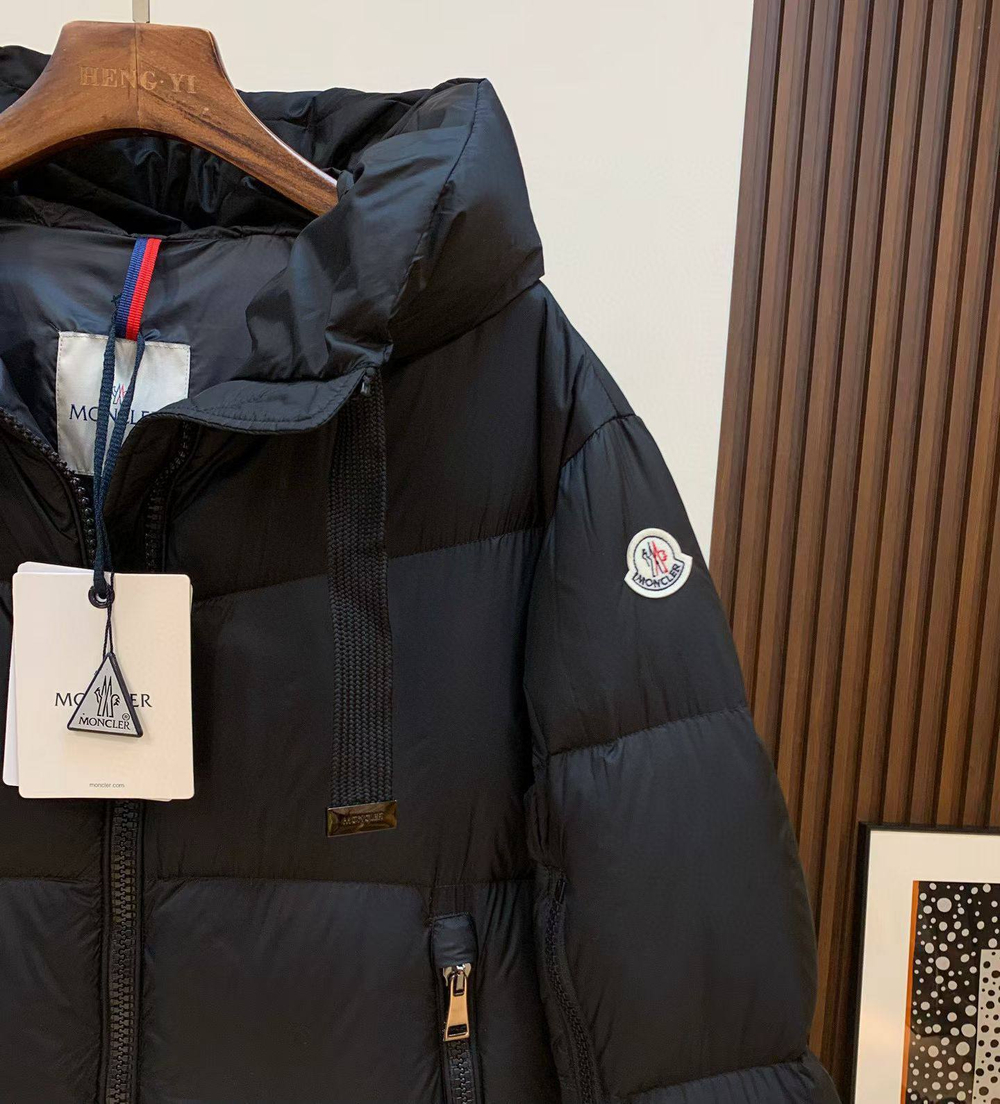 Пуховик Moncler