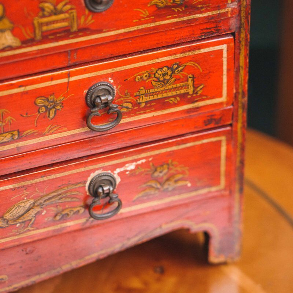 Миниатюрный комодик-шкатулка в стиле Шинуазри