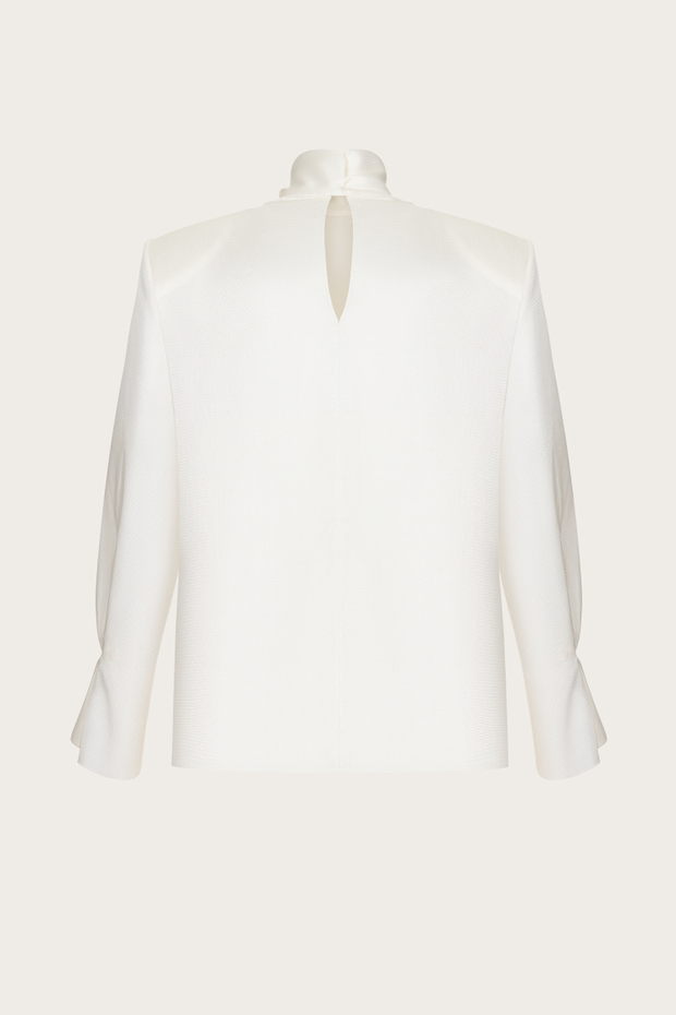 Блуза из шелка с бантом