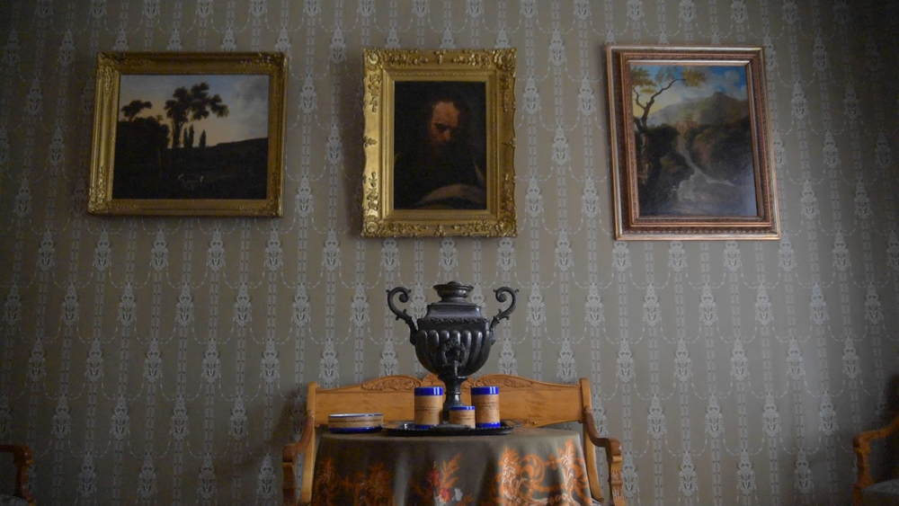 Кружка малая фарфоровая без ручки c берестой и с цитатами Лермонтова. Lermontov forever.