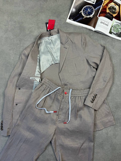 Льняной костюм Kiton