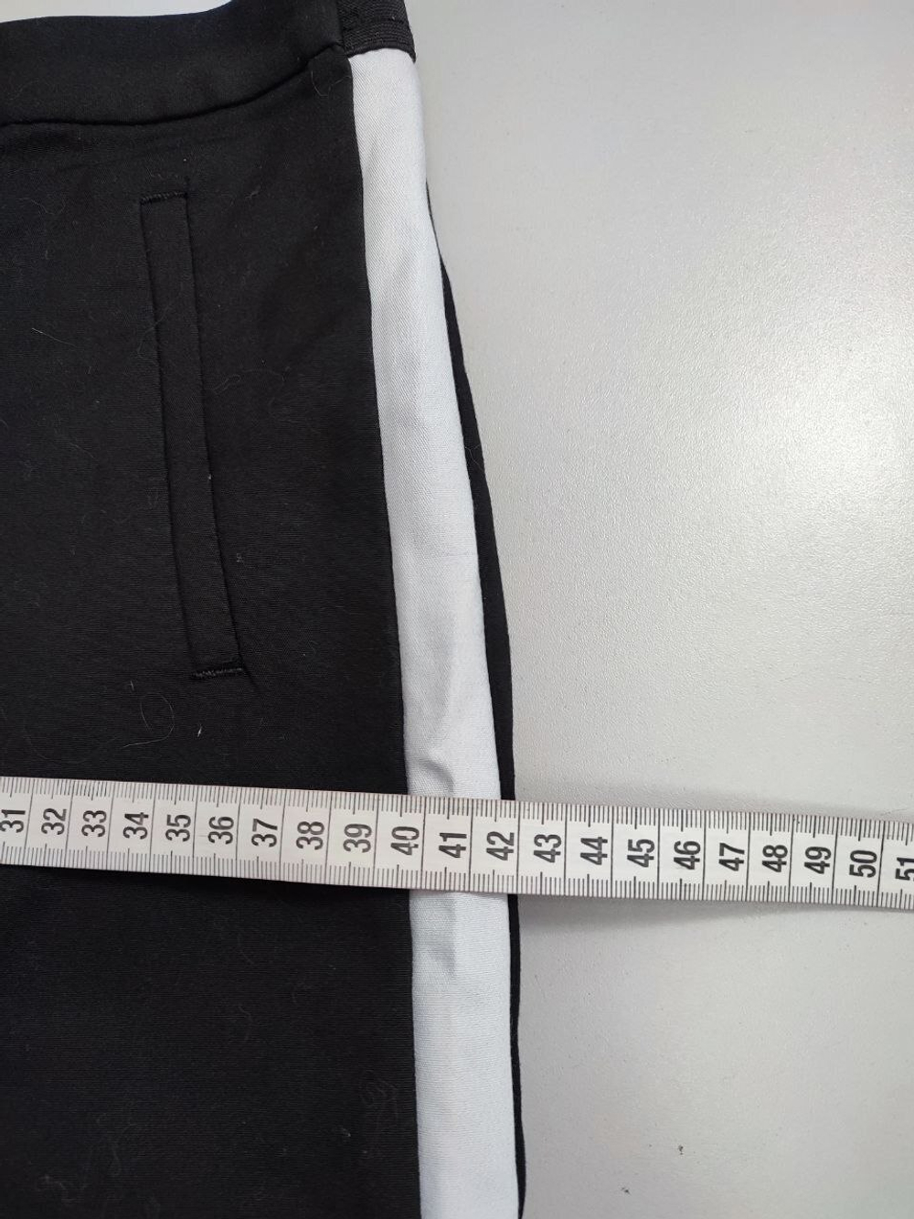 Брюки Zara c  лампасами 42 размер