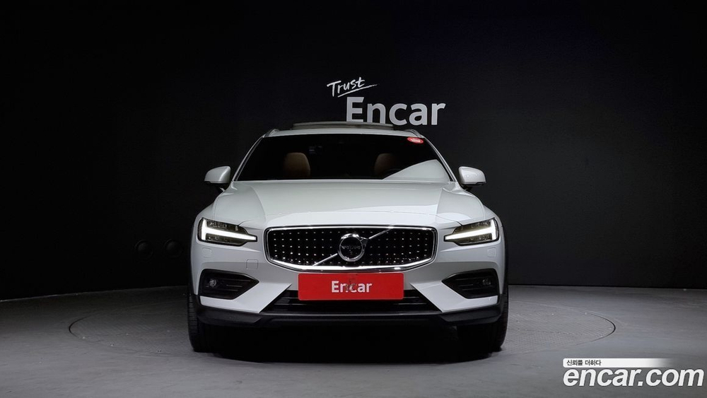 Volvo V60 Cross Country 2 Generation B5 Pro AWD (09.2020)