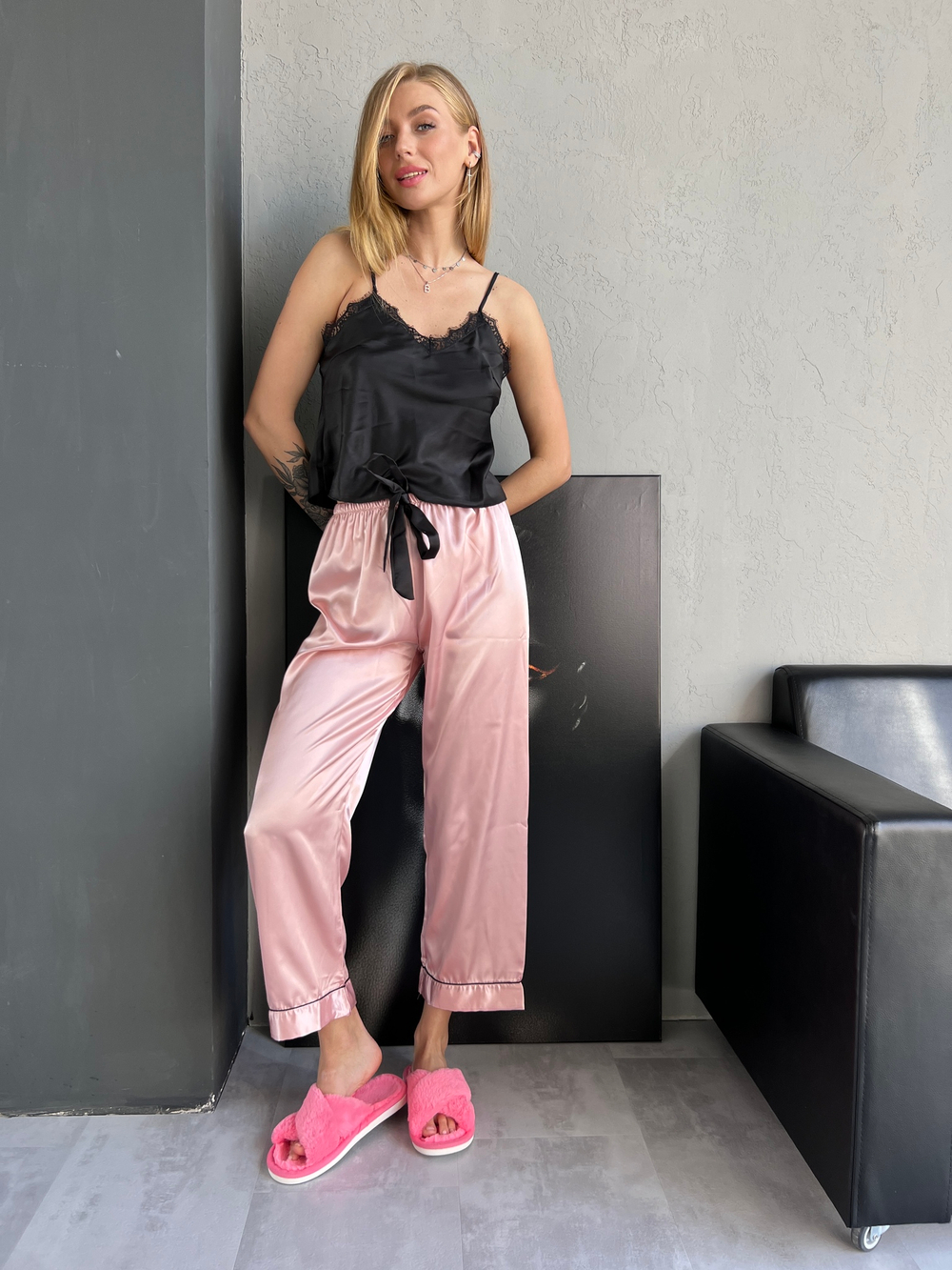 Пижама атласная тройка черно-розовая (майка+брюки+шорты)