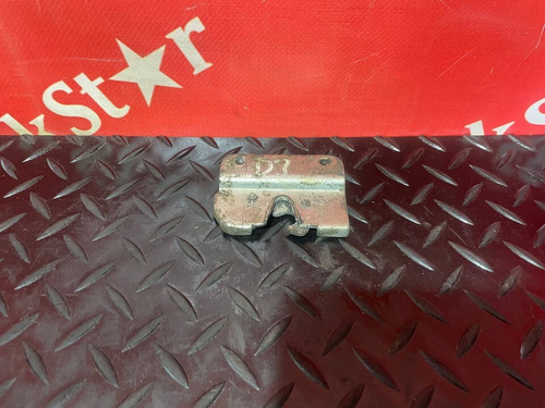 Замок инструментального ящика левый