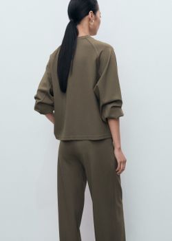 Свитшот с круглым вырезом горловины