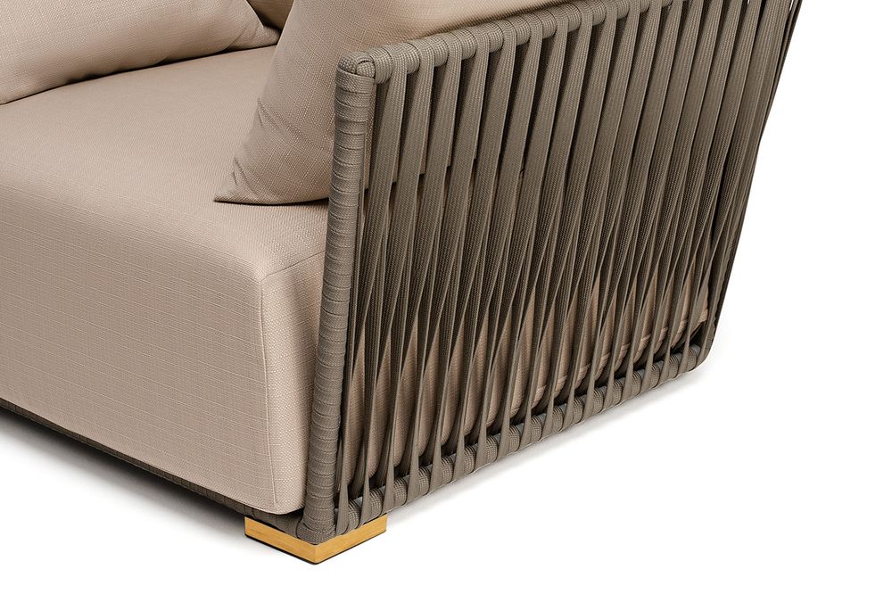 "Форли" кресло плетеное из роупа, каркас алюминий светло-серый (RAL7035) муар, роуп серо-коричневый 23мм, ткань Mossle бежевая