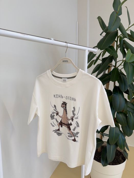 ФУТБОЛКА ЖЕНСКАЯ БРИНИТ МОЛОЧНЫЙ КОНЬ-ОГОНЬ