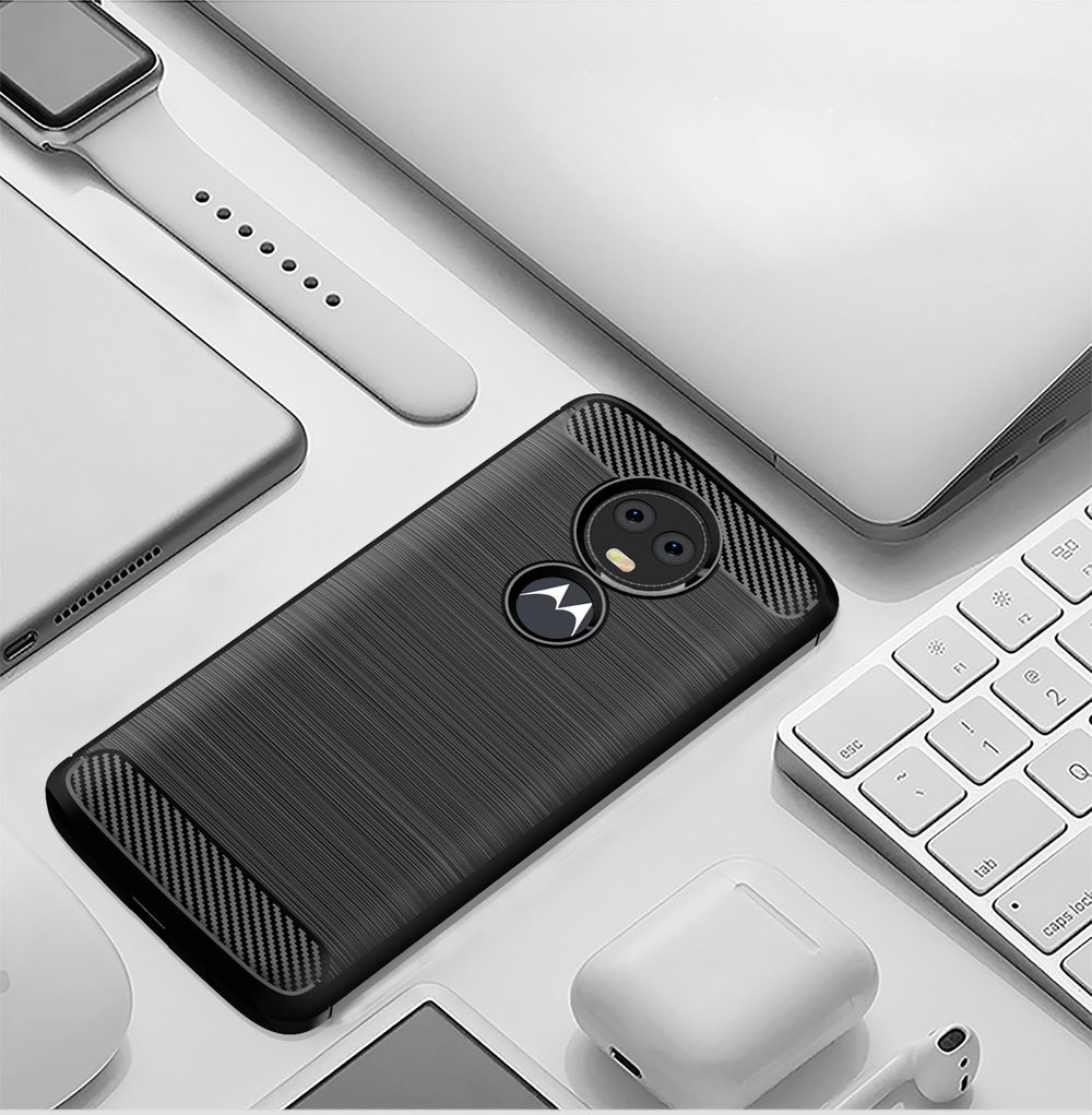 Чехол для Motorola Moto E5 Plus (E5 Supra) цвет Black (черный), серия Carbon от Caseport