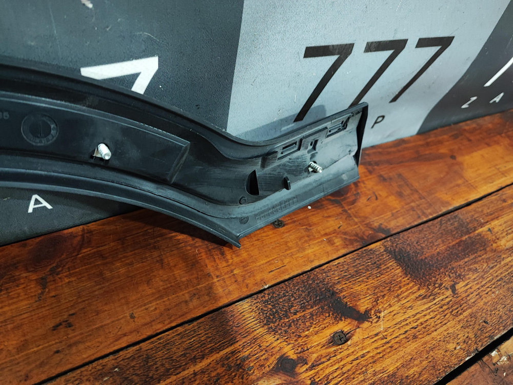 Накладка крыла переднего правого Opel Zafira A Новая Оригинал 90597592