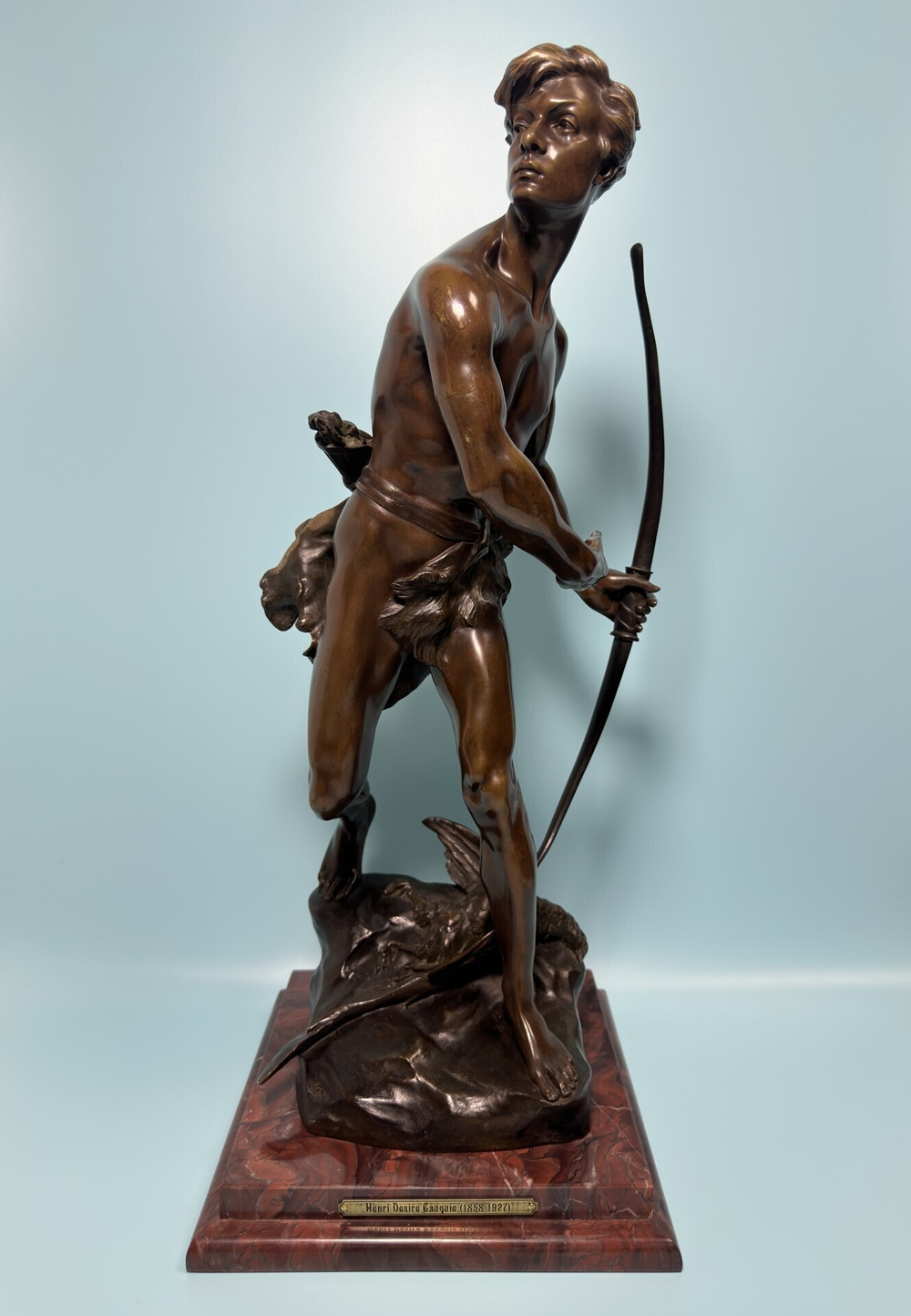 Скульптурная композиция «Охотник с луком»