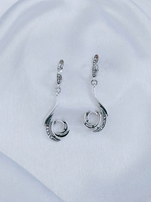 "Деформ" серьги в серебряном покрытии из коллекции "Эйфория" от Jenavi с английским замком