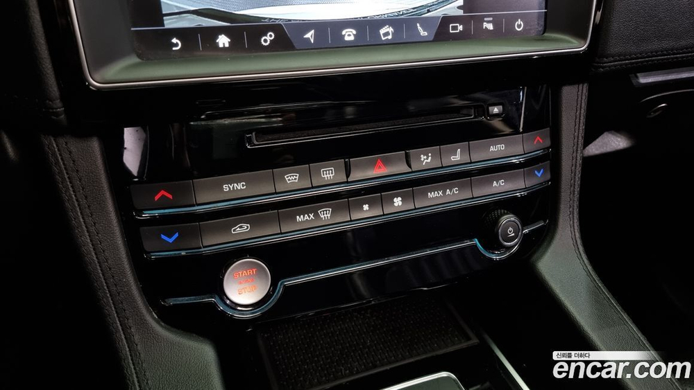 Jaguar F-PACE 20d Portfolio (08.2019)