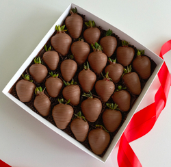 Клубника в шоколаде " Молочная классика" M