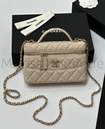 Бежевая сумка Chanel прямоугольная с золотой фурнитурой