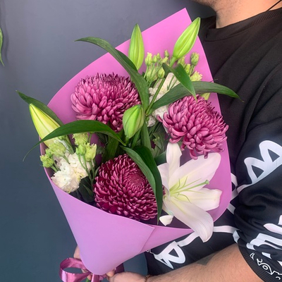 Букет "Фатеж" хризантема Бигуди и лилия