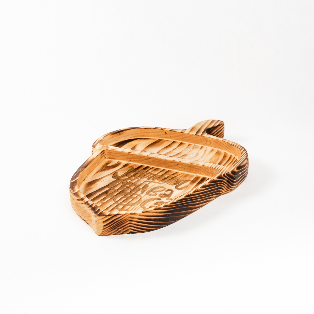 Менажница деревянная из сибирского кедра для подачи блюд и закусок с гравировкой "МЕЧТЫ СБЫВАЮТСЯ". MG129