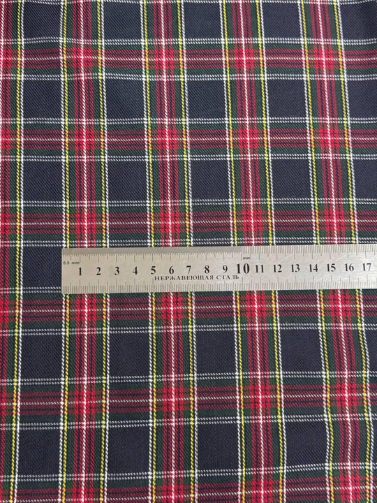 Костюмная принт клетка, красный/зеленый/белый на черном BST