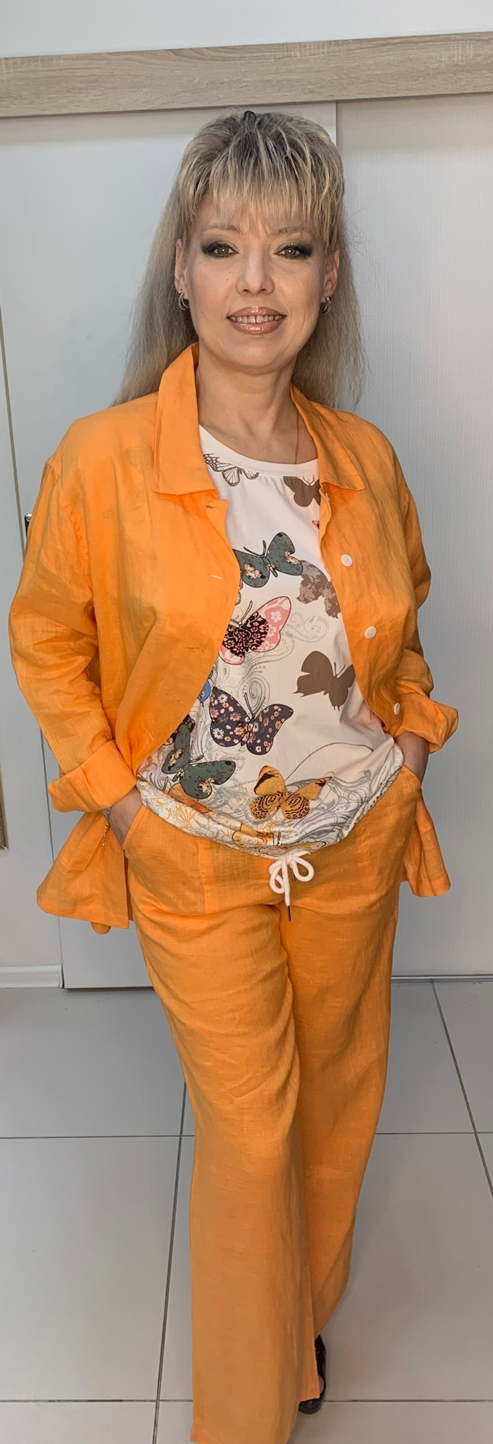 Льняная оранжевая рубашка