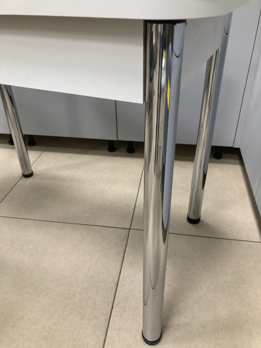 Стол неразд Прямоугольный подстолье прямое хром Царг.пояс белый Ст-ца лайм 2 ф/п стекло (белая)