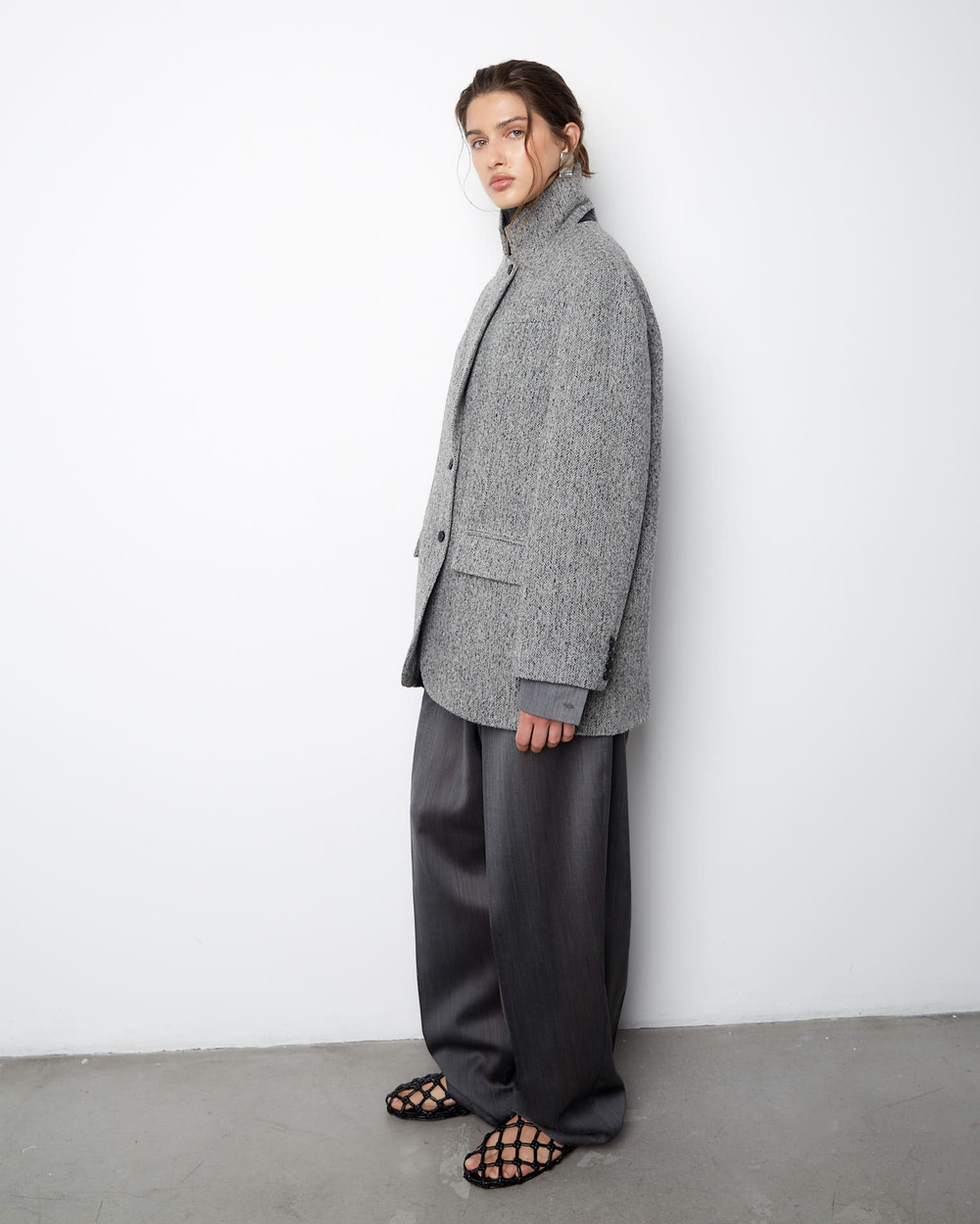 Пальто-жакет из шерсти елочка серый