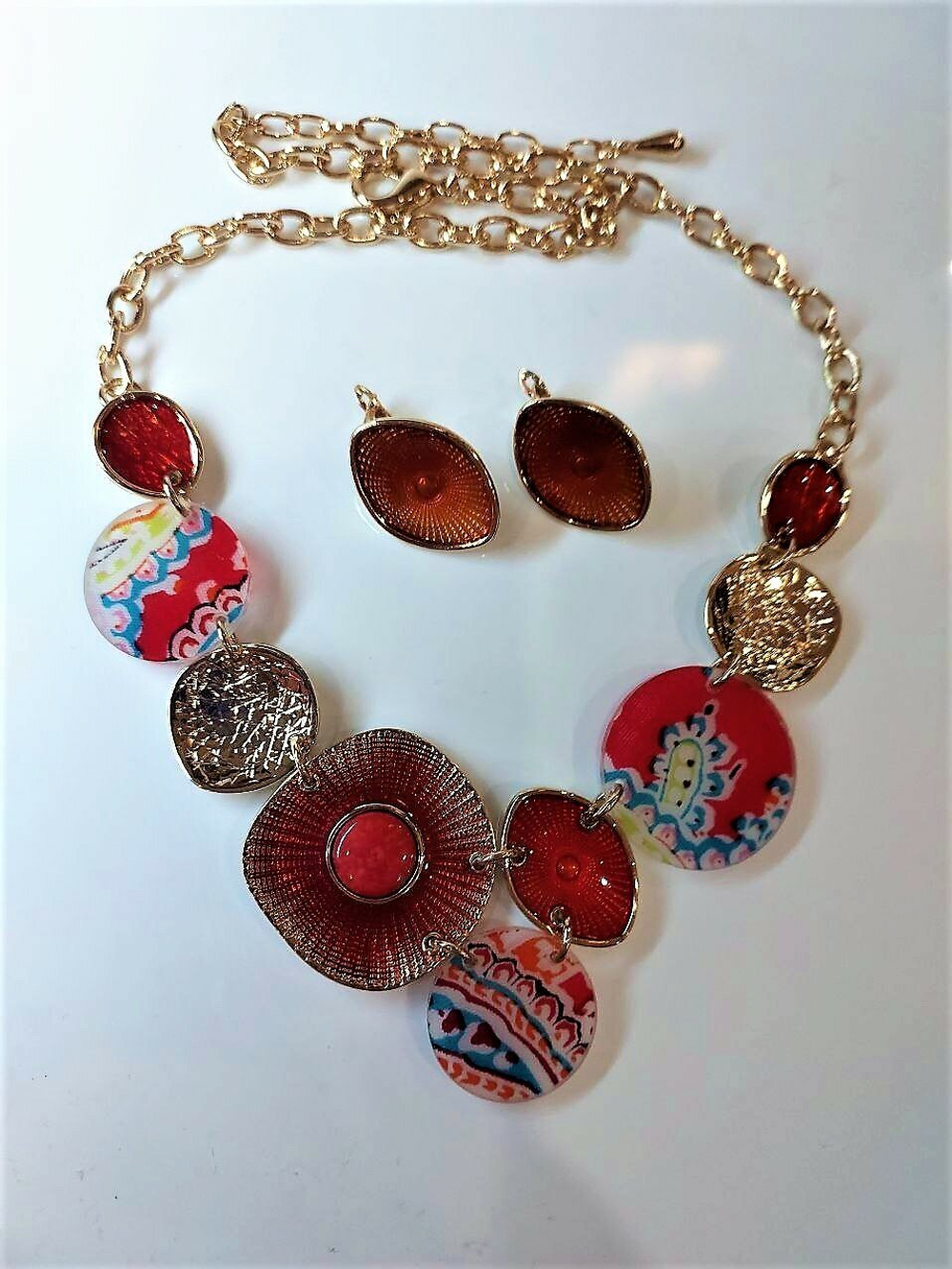 Комплект бижутерии. Набор, колье с серьгам "Ника" в коралловом цвете