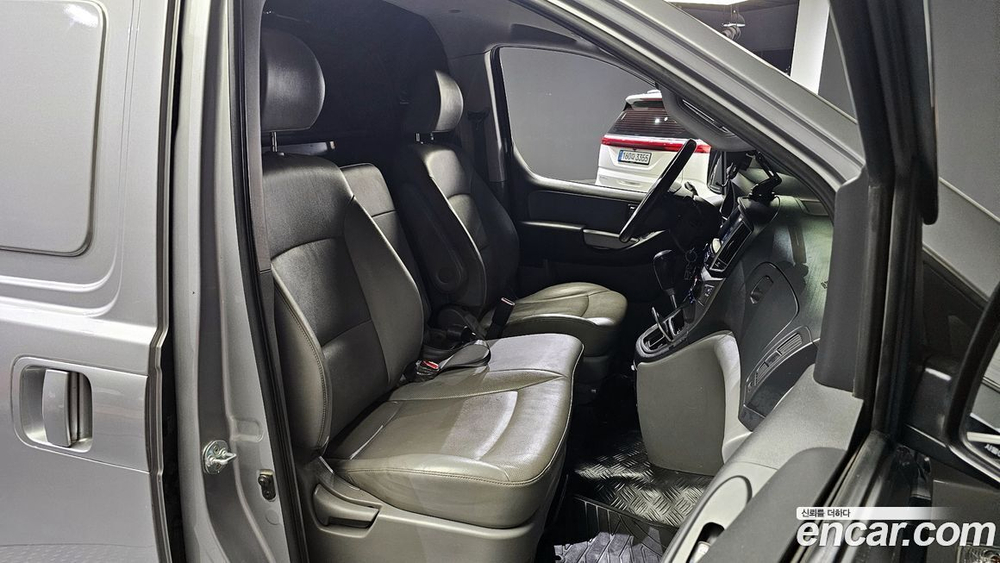 Hyundai The New Grand Starex Van 3-х местный (02.2021)