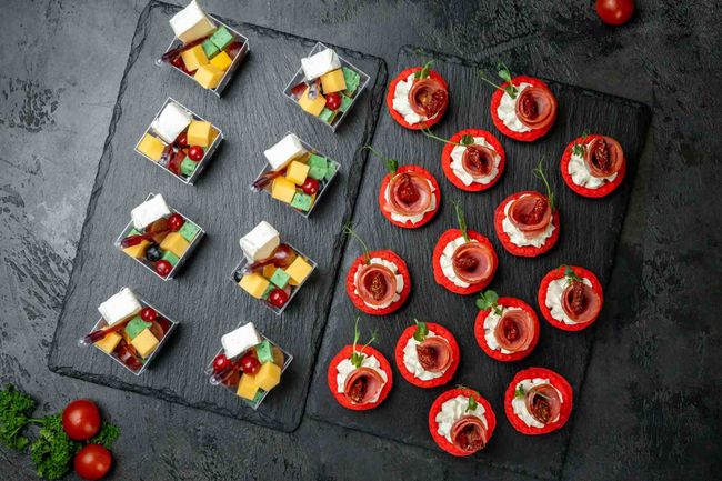 Сет к вину «Аперитив» с сыром, виноградом и чоризо, 22 шт.