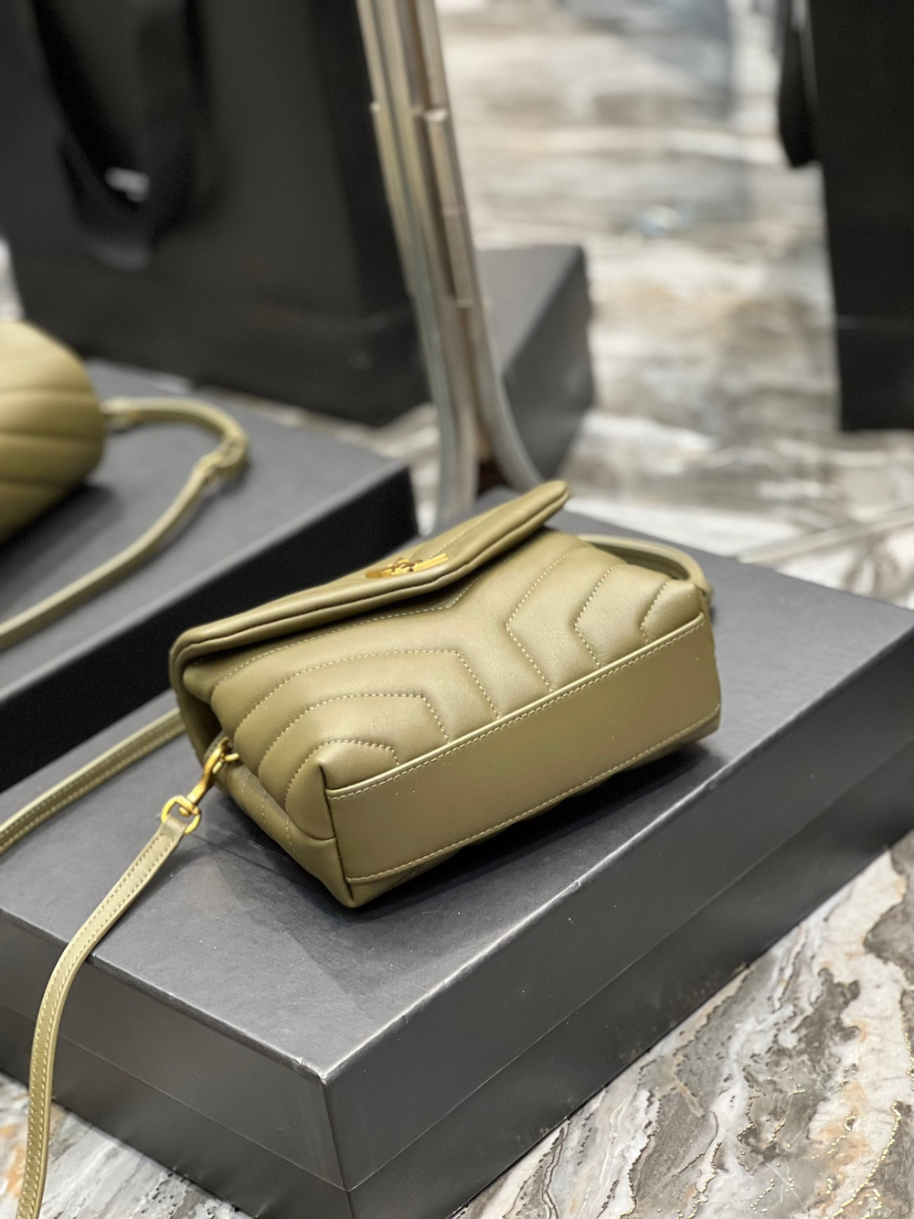 Saint Laurent Loulou 20 cm