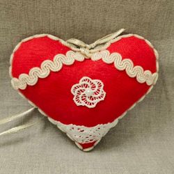 Ёлочная игрушка Сердце с вышивкой