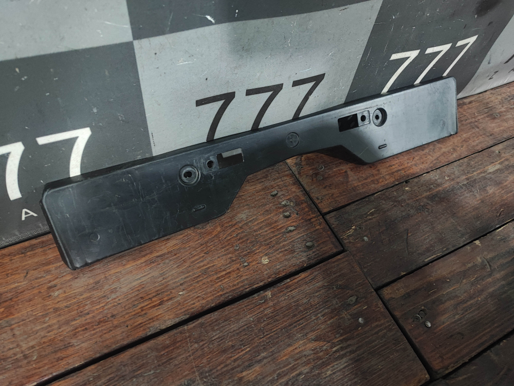 Площадка гос. номера Toyota RAV4 V (XA50) 18-нв Б/У Оригинал 5211442150