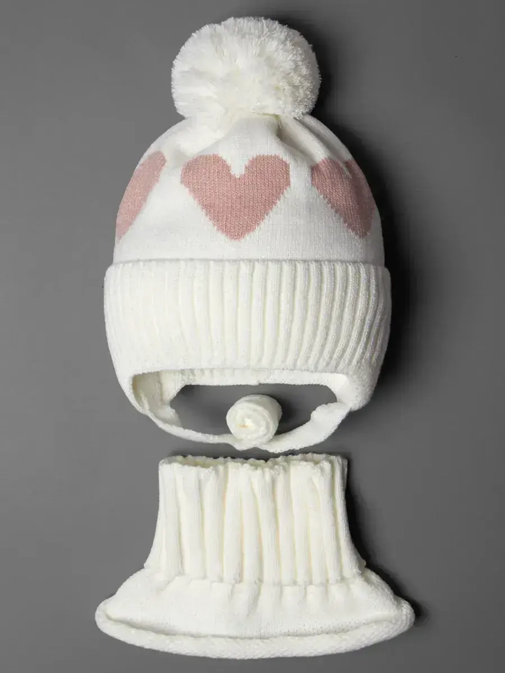 Шапка для девочки на осень с манишкой