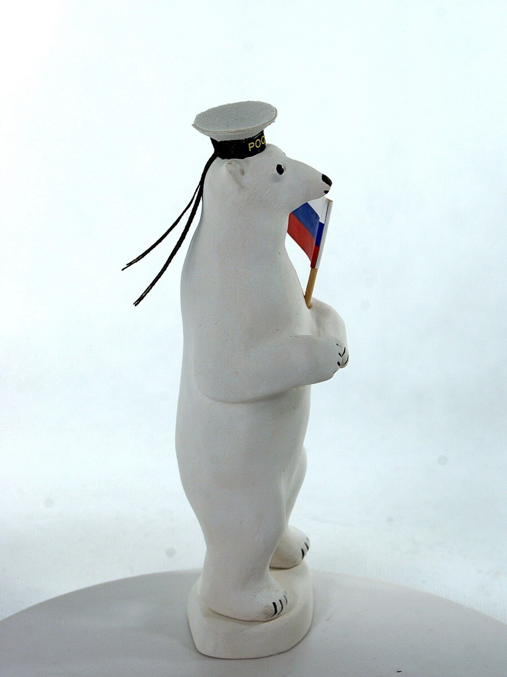 Сувенир Белый медведь на льдине с флажком в бескозырке