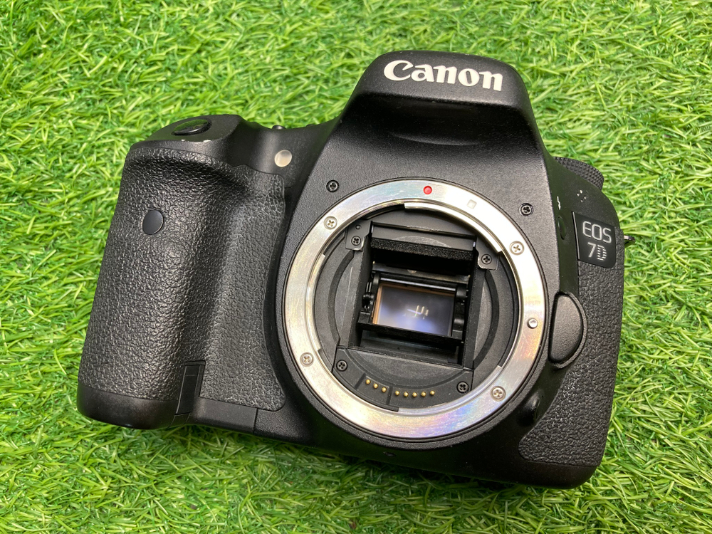 Canon EOS 7D ( С дефектом )