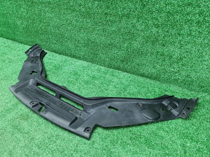 Кожух замка капота Maserati Levante (2016-2020)