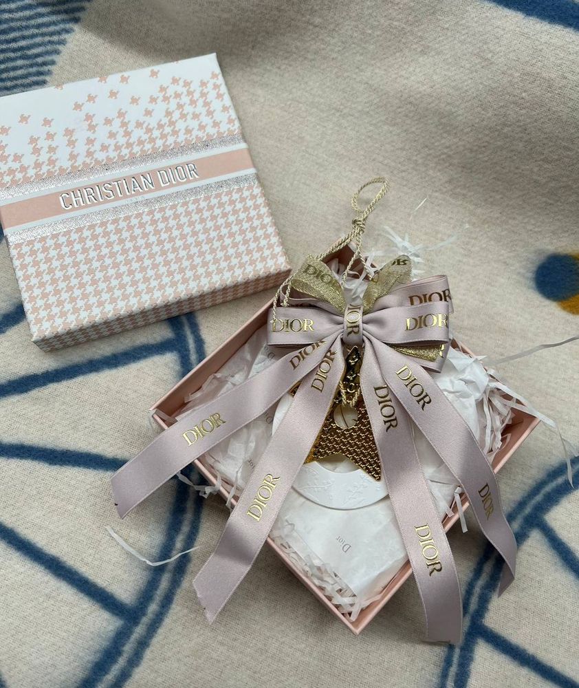 Новогодняя игрушка Dior Новогодняя игрушка Dior