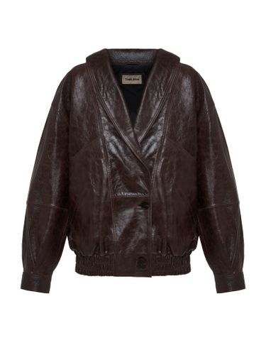 Объемная кожаная куртка шоколадного цвета