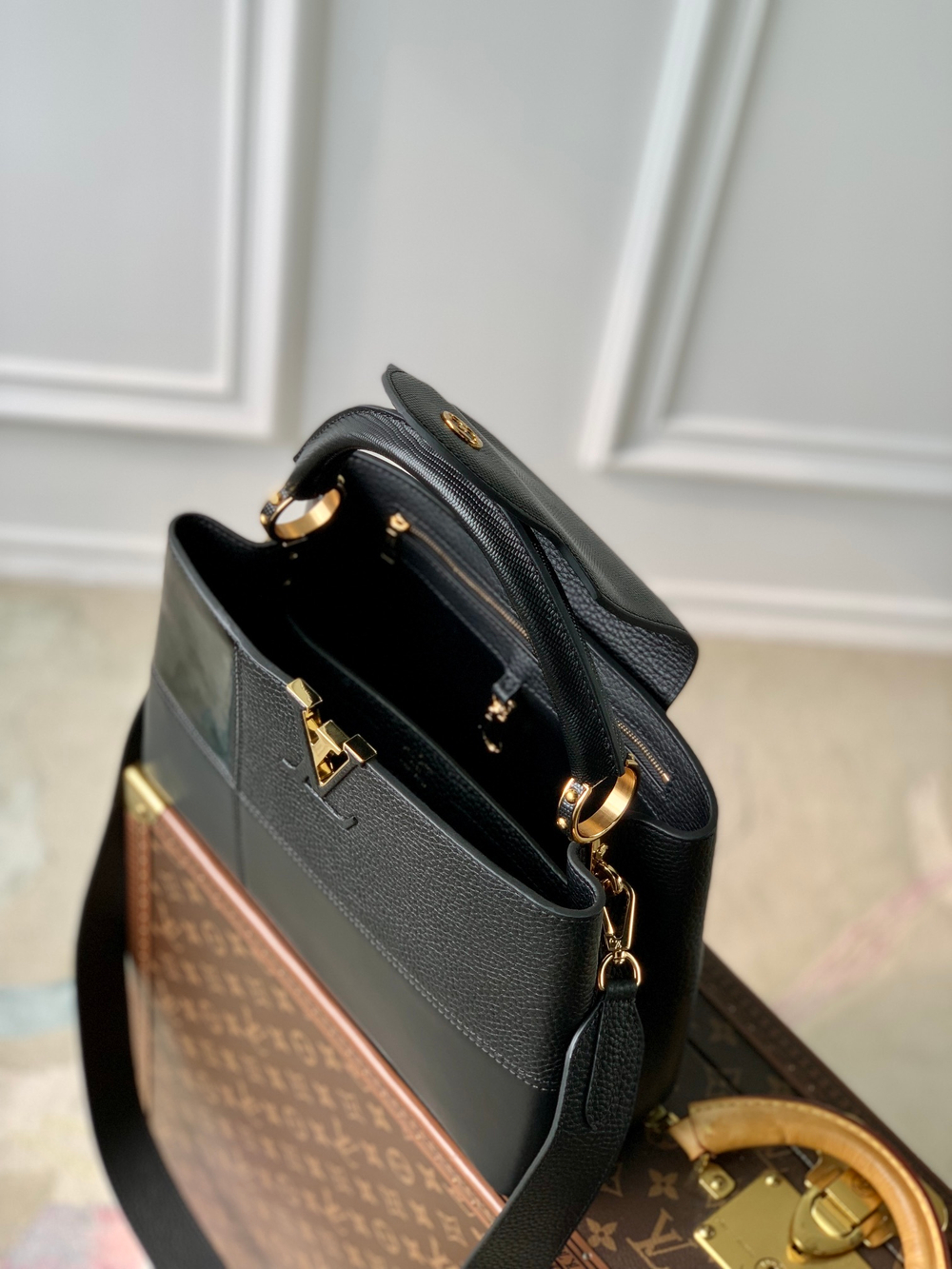 Louis Vuitton Capucines MM