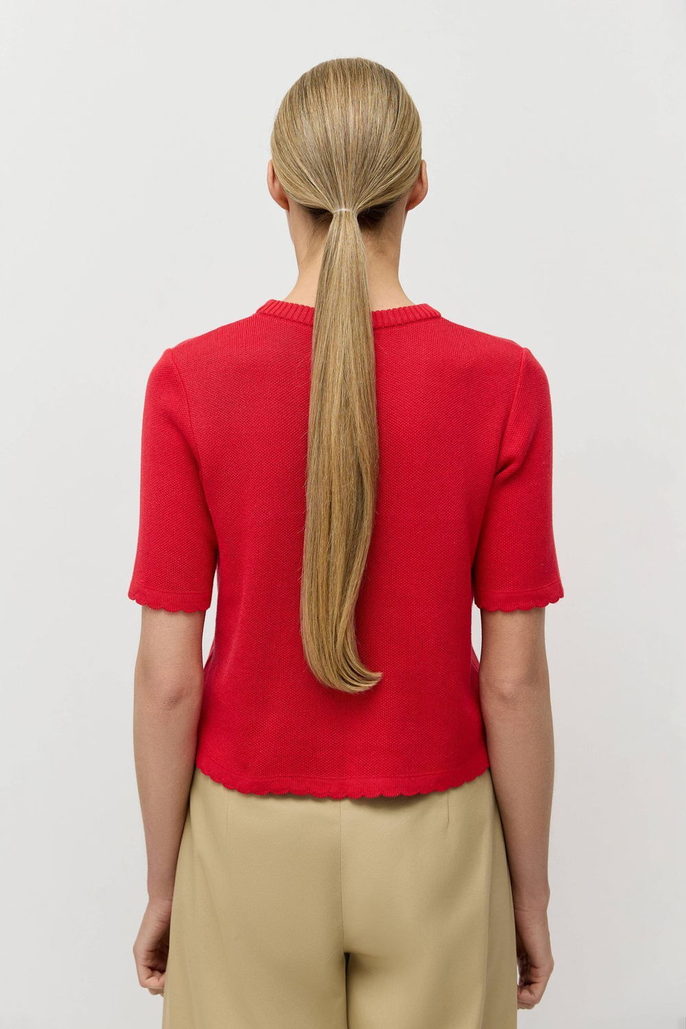 Джемпер-футболка с фигурным краем