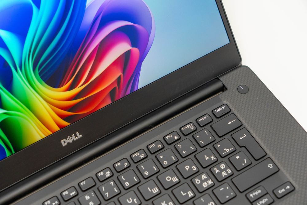 Ноутбук Dell Precision 5520 ( i7-6820HQ / Quadro M1200 )