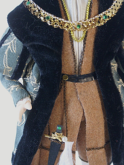 Кукла фарфоровая в немецком придворном костюме