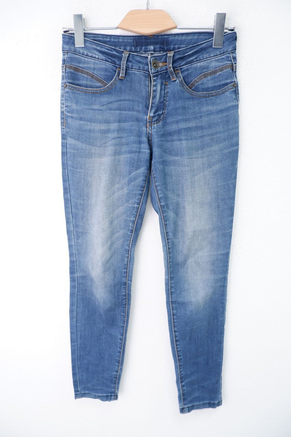 Джинсы  с потертостями 42 размер