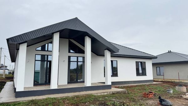 Одноэтажный дом в деревне Байрак.