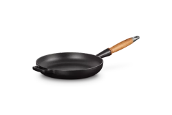 Le Creuset - Сковорода чугунная 24см, черная матовая / артикул   20258240000422  / GTIN 024147324287