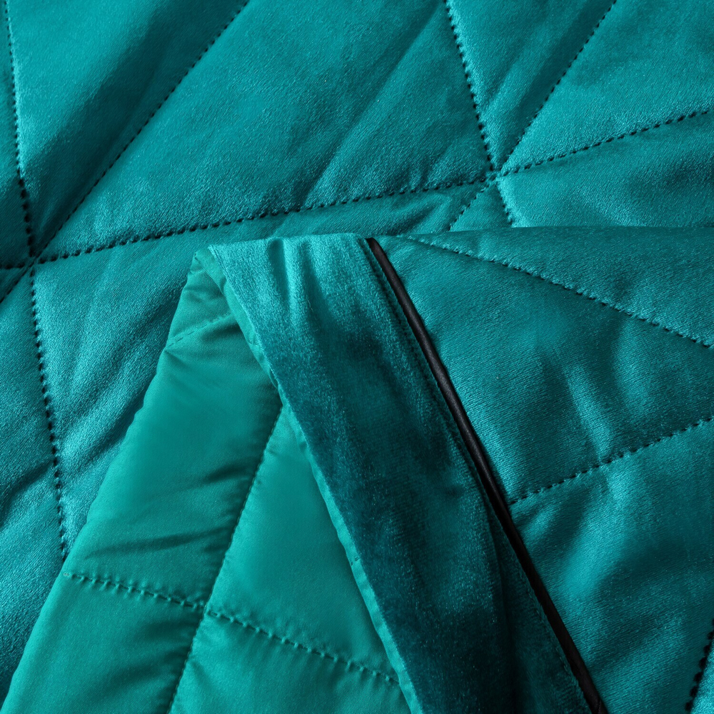 Велюровое покрывало в клетку и две наволочки OVL045