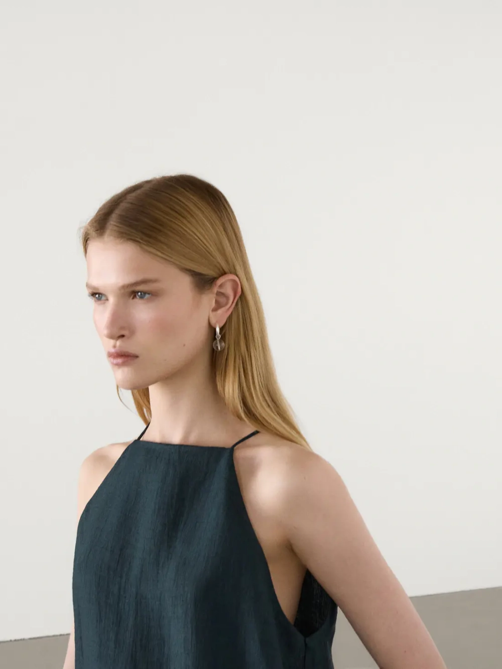 Massimo Dutti Топ из смесового льна с открытой спиной, зеленый