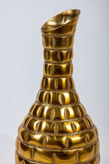 Ваза металлическая золотая