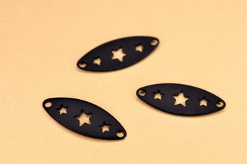Коннектор черные звезды 26х10 мм